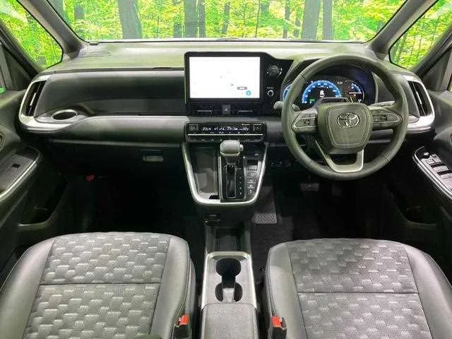 Toyota Voxy 2024 — миниатюра 2
