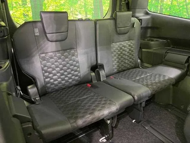 Toyota Voxy 2024 — миниатюра 4