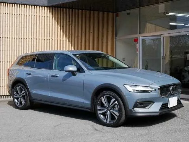 Volvo V60 2022 — миниатюра 2