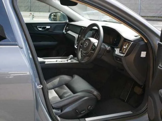 Volvo V60 2022 — миниатюра 5