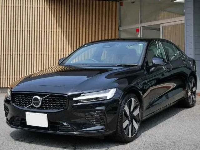Volvo S60 2024 — фото 1, купить с доставкой в Москву