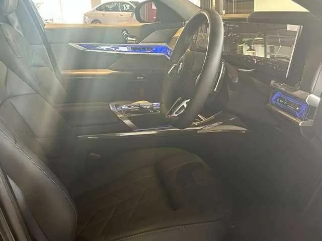 BMW 7 Series 2025 — миниатюра 3