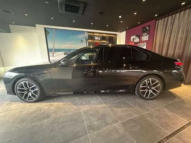 BMW 7 Series 2025 — миниатюра 5