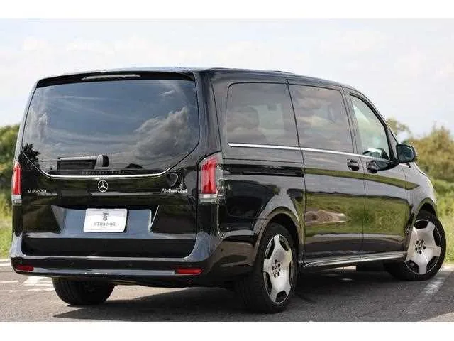 Mercedes-Benz V-Class 2024 — миниатюра 3