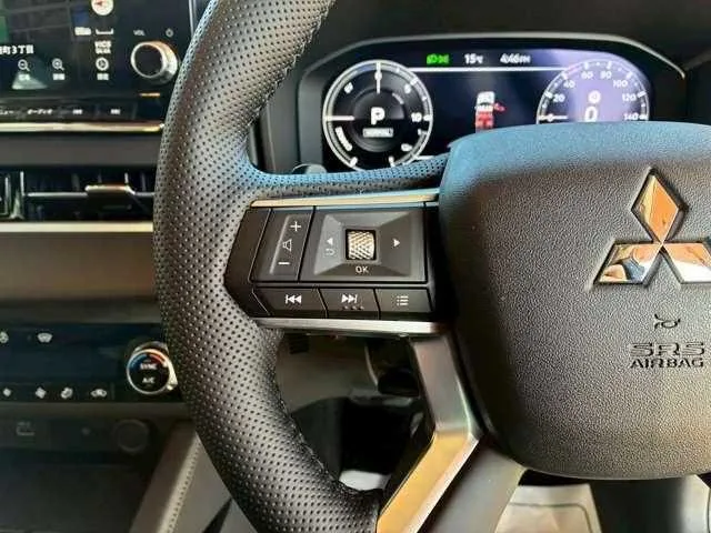 Mitsubishi Outlander 2022 — миниатюра 4