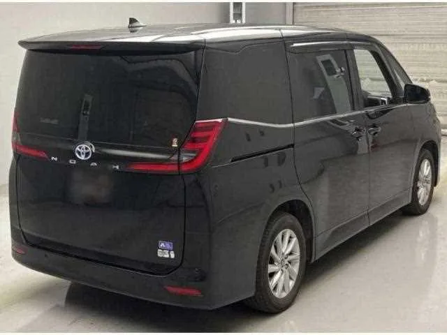 Toyota Noah 2023 — миниатюра 2
