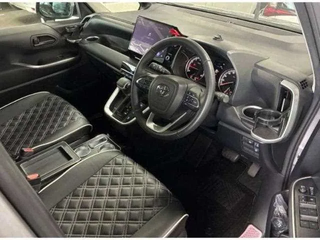 Toyota Noah 2022 — миниатюра 3