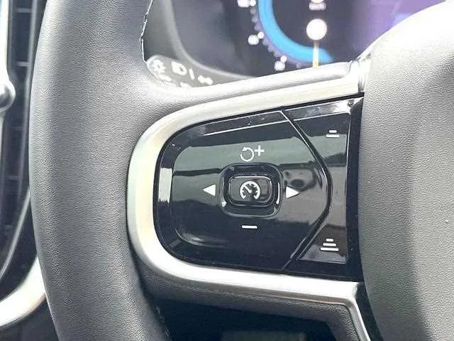 Volvo V60 2023 — миниатюра 4