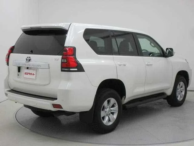 Toyota Land Cruiser Prado 2023 — миниатюра 5