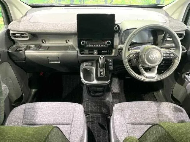 Toyota Sienta 2025 — миниатюра 2