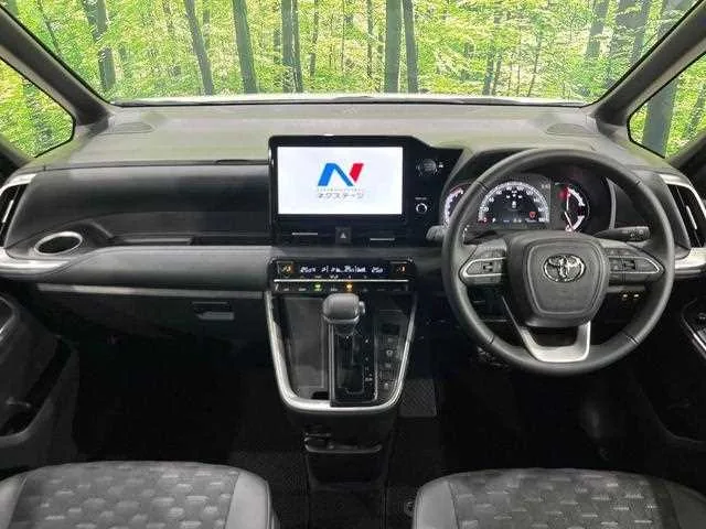 Toyota Voxy 2025 — миниатюра 2