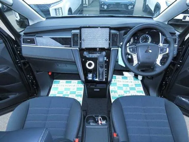 Mitsubishi Delica D5 2026 — миниатюра 2