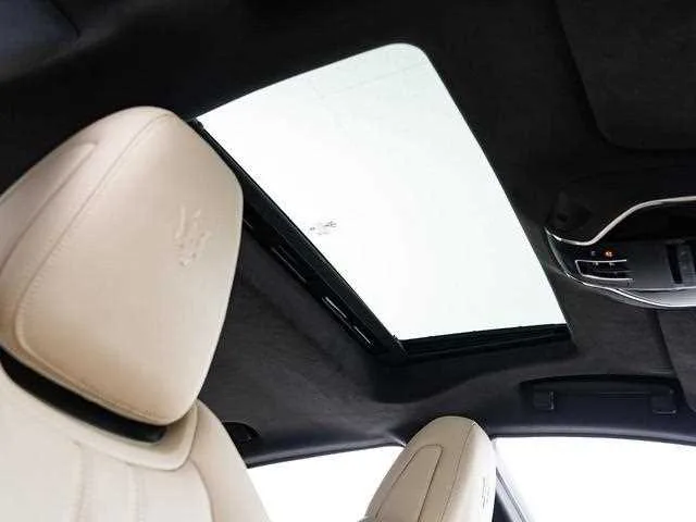 Maserati Quattroporte 2022 — миниатюра 3