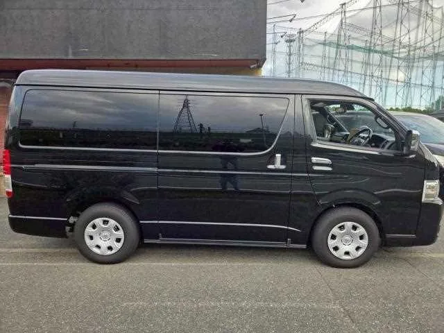 Toyota Hiace Van 2025 — миниатюра 2