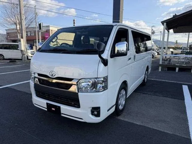 Toyota Hiace Van 2023 — фото 1, купить с доставкой в Москву