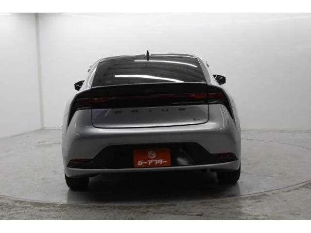 Toyota Prius 2023 — миниатюра 3