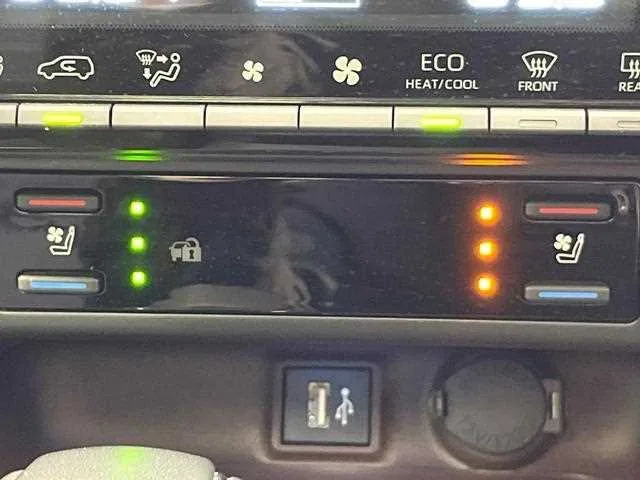Toyota RAV4 2022 — миниатюра 3