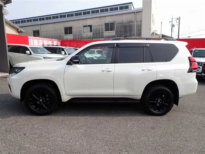 Toyota Land Cruiser Prado TX-L Matte Black Edition 2023 — миниатюра 2