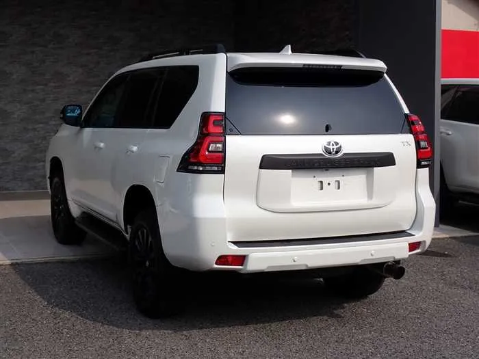 Toyota Land Cruiser Prado TX-L Matte Black Edition 2023 — миниатюра 3