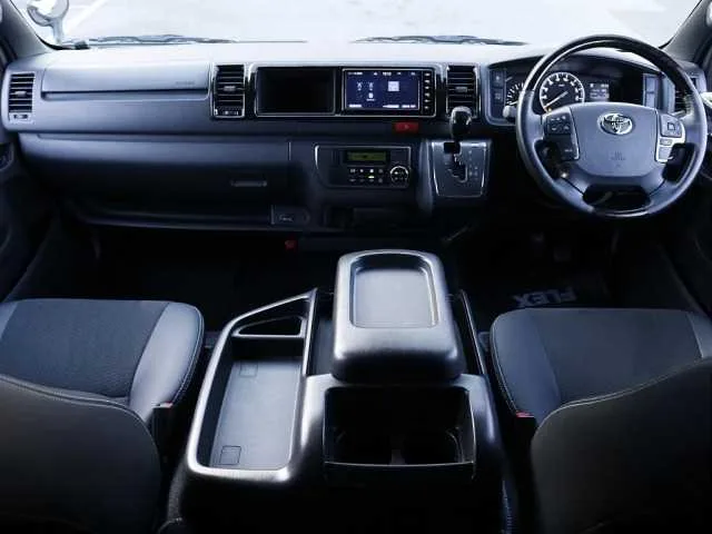 Toyota Hiace Van 2023 — миниатюра 2