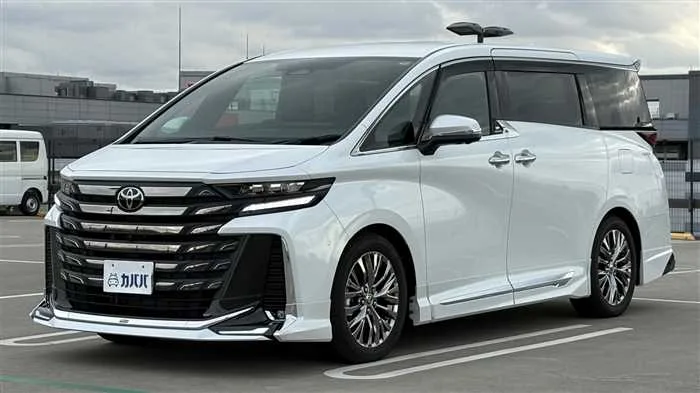 Toyota Vellfire PHEV 2025 — фото 1, купить с доставкой в Москву