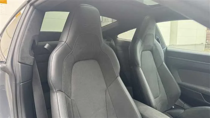 Porsche 911 GTS PDK 2025 — миниатюра 3