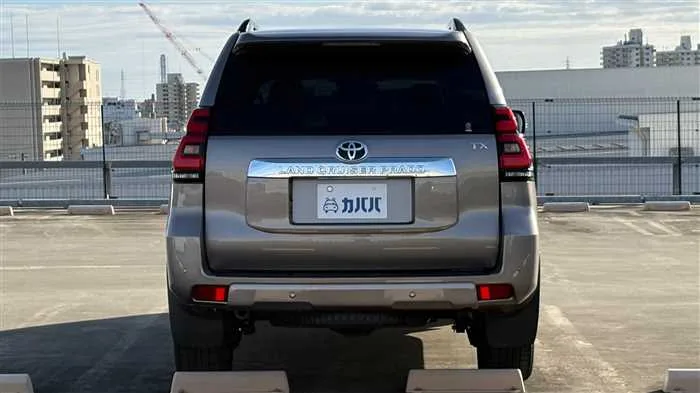 Toyota Land Cruiser Prado 2.8TX L 2023 — миниатюра 4