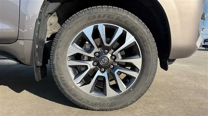 Toyota Land Cruiser Prado 2.8TX L 2023 — миниатюра 5