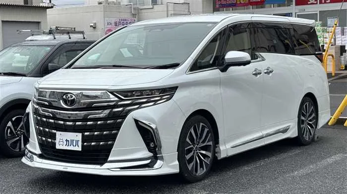 Toyota Alphard 2024 — фото 1, купить с доставкой в Москву