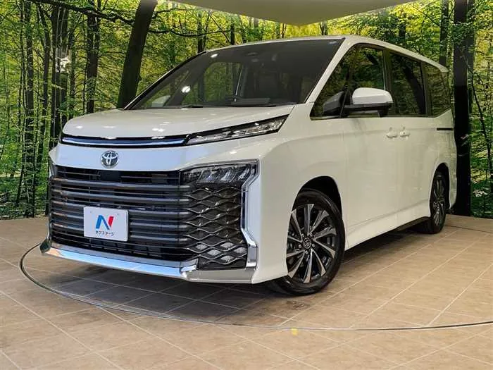 Toyota Voxy 2026 — фото 1, купить с доставкой в Москву