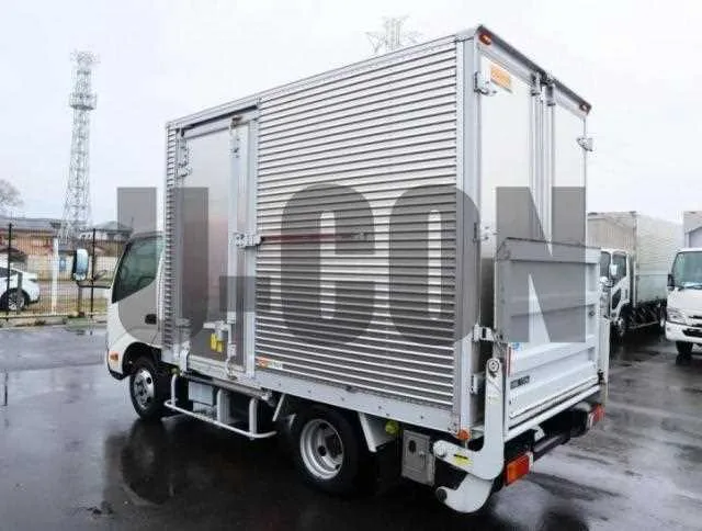 Hino Dutro 2023 — миниатюра 5