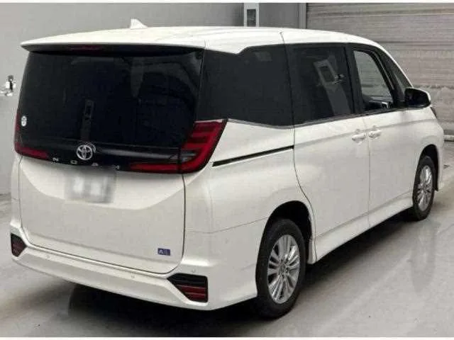 Toyota Noah 2022 — миниатюра 2