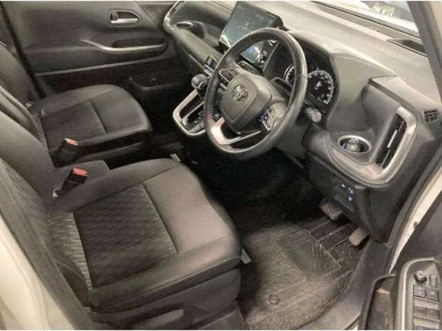 Toyota Noah 2022 — миниатюра 3