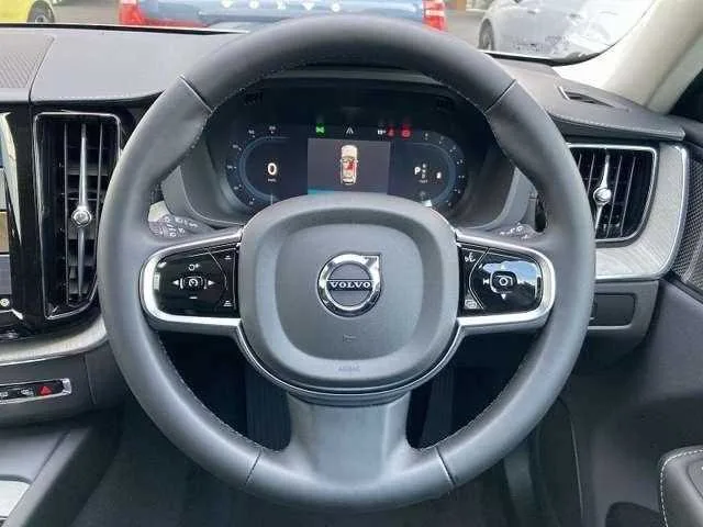 Volvo XC60 2025 — миниатюра 5