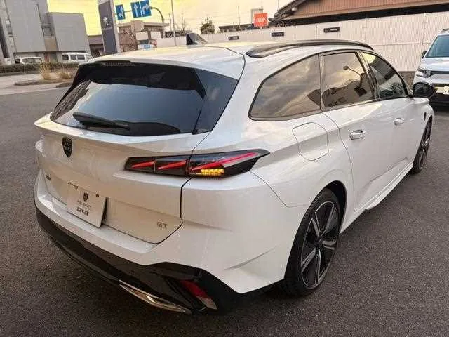 Peugeot 308 2023 — миниатюра 2