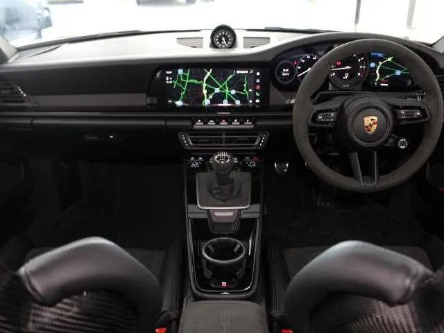 Porsche 911 2023 — миниатюра 2