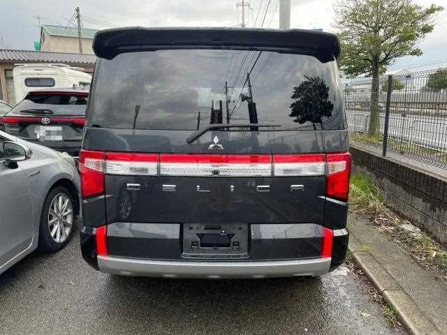 Mitsubishi Delica D5 2024 — миниатюра 2