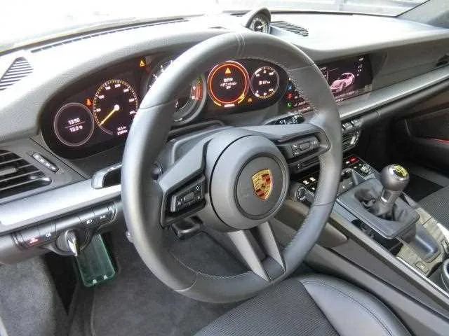 Porsche 911 2022 — миниатюра 3