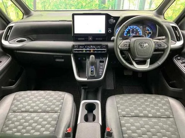 Toyota Voxy 2024 — миниатюра 2