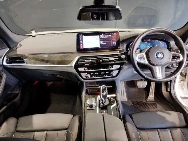 BMW 5 Series 2022 — миниатюра 2