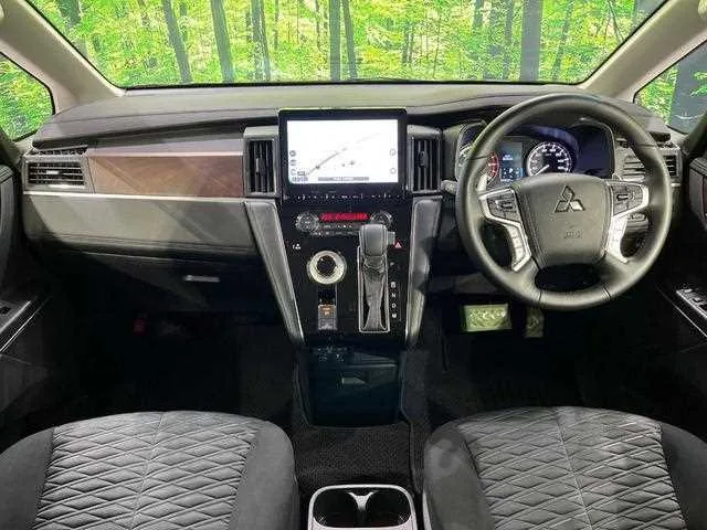 Mitsubishi Delica D:5 2024 — миниатюра 2