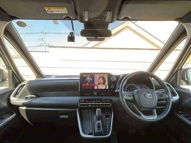 Toyota Voxy 2023 — миниатюра 5