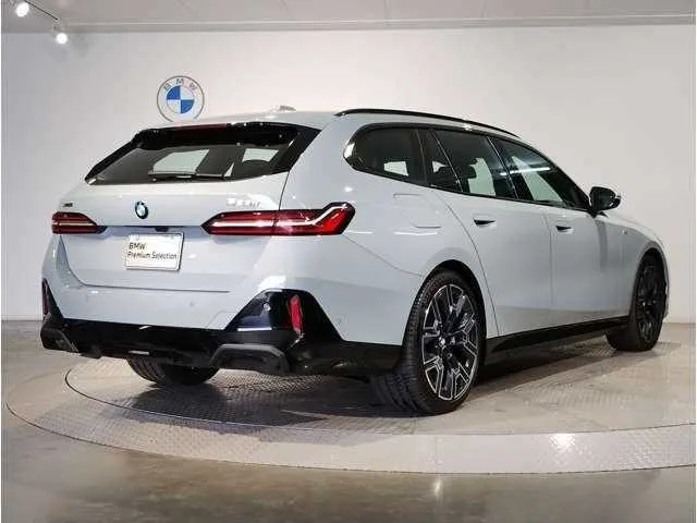 BMW 5 Series 2025 — миниатюра 2