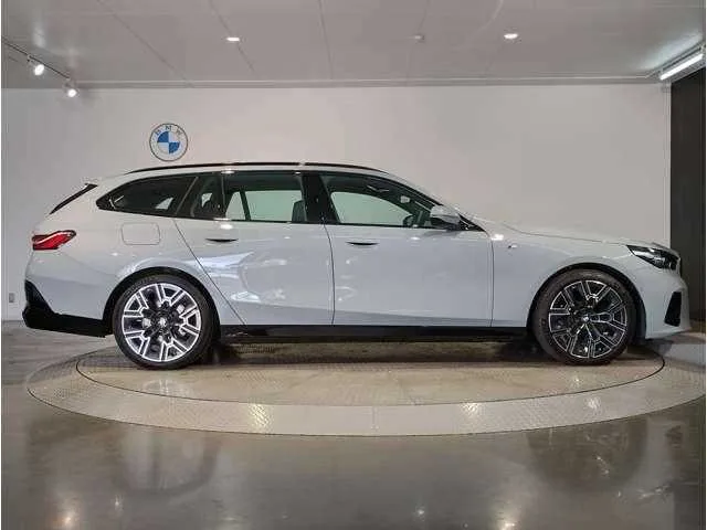 BMW 5 Series 2025 — миниатюра 4