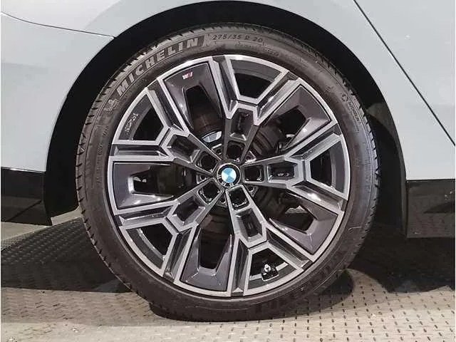 BMW 5 Series 2025 — миниатюра 5