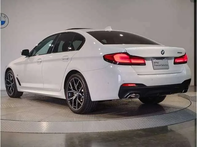 BMW 5 Series 2022 — миниатюра 2