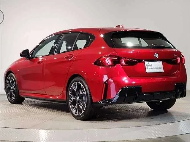 BMW 1 Series 2025 — миниатюра 2
