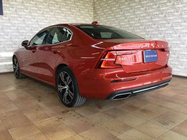 Volvo S60 2022 — миниатюра 3