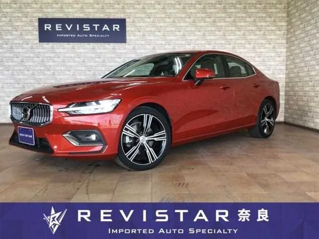 Volvo S60 2022 — фото 1, купить с доставкой в Москву