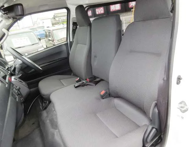 Toyota Hiace Van 2025 — миниатюра 3